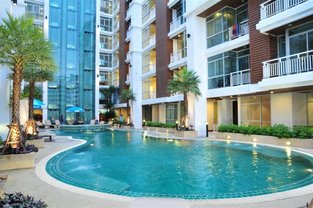 Recently Renovated Pool View Apartment In Modern Complex Patong Exteriör bild